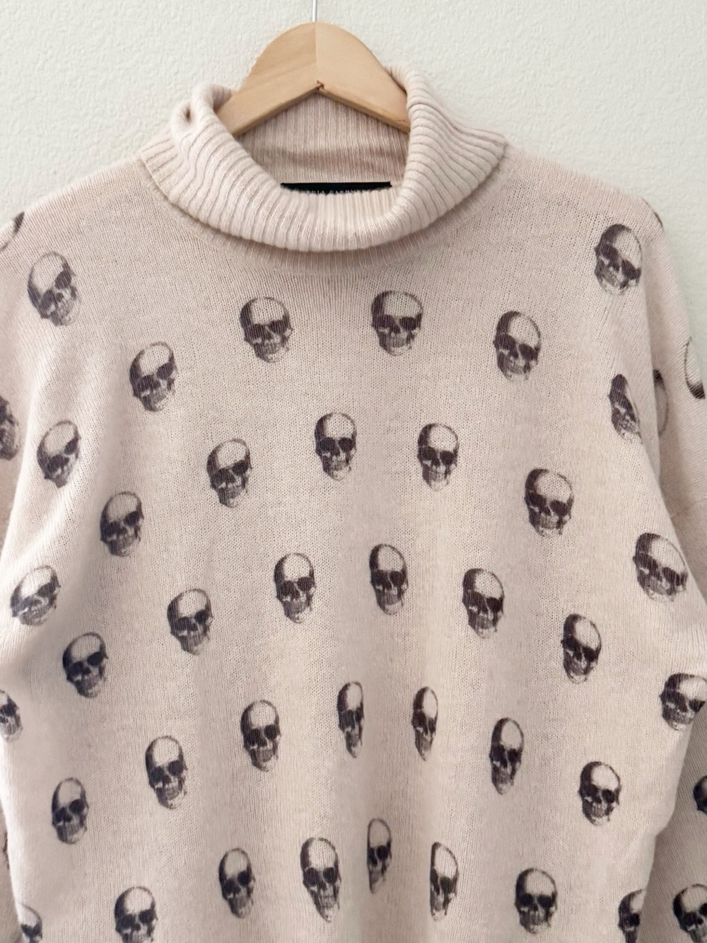 Skull Cashmere Vienna Turtleneck Sweater Large Pullover Skull Print Quiet Luxury - Picture 6 of 10